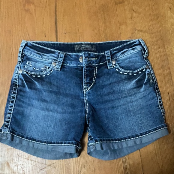 Silver mckenzie flap shorts - Picture 2 of 4